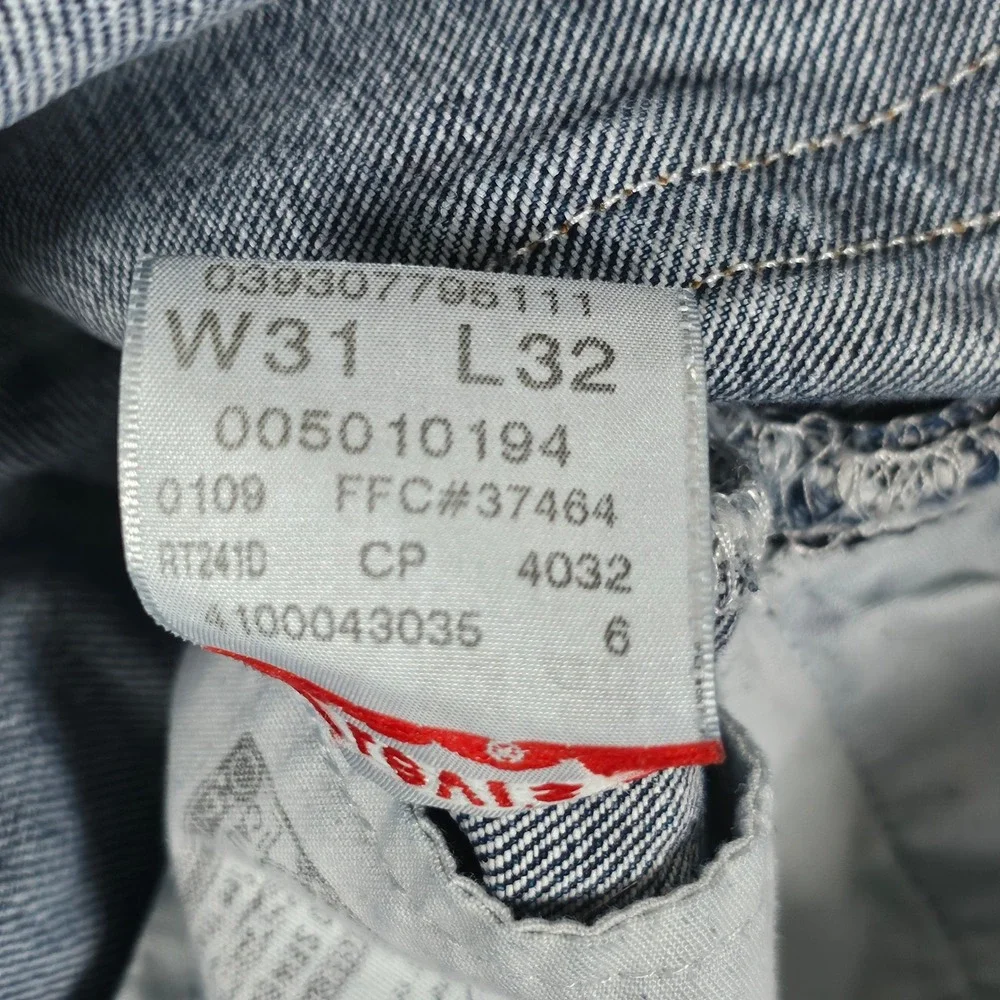Levis 501 Original Mens 31x32 Blue Denim Straight Leg Button Fly Jeans 005010194